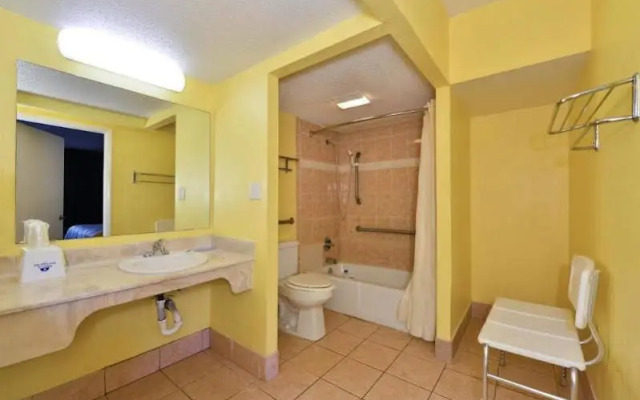 Econo Lodge Space Center