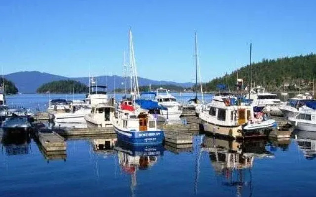John Henry's Marina and Resort