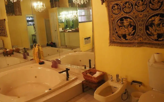 Casa Thorn Bed & Breakfast