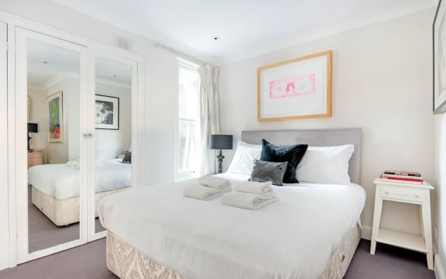 Chic Chelsea Home near South Kensington by UnderTheDoormat