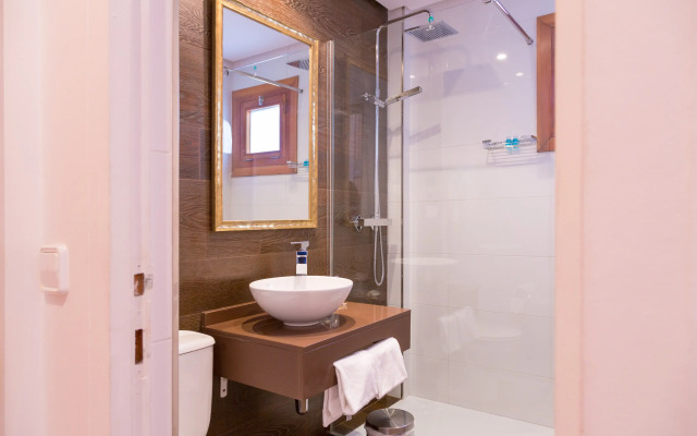 Los Arces de Isla Hotel & Apartamentos