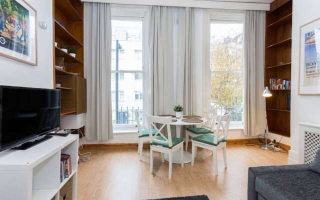1 Bedroom Flat in Bayswater Accommodates 4