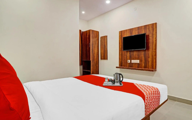 OYO 70047 Hotel Night Eye