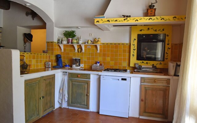 Quaint Holiday Home in Lorgues with Pool