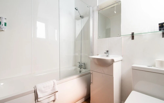The Linden Leaf Rooms - Classy Studios