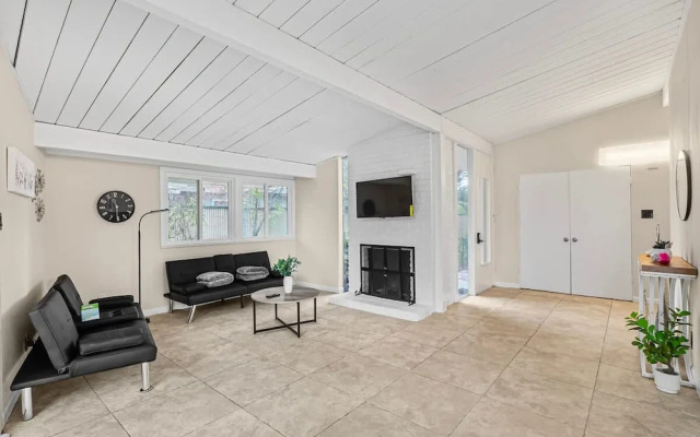 Entire 3br House With Playground