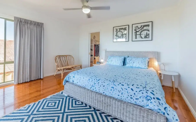 Beach Views ON Beilby - Free Wifi & Foxtel - PET Friendly