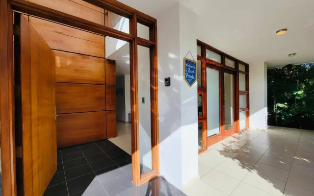 Spacious Trendy Villa At Metro Country Club