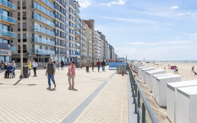 Apartment in Zeedijk With Sea View