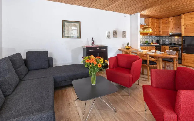 Schweizerhof Ferienwohnungen Lenzerheide 4