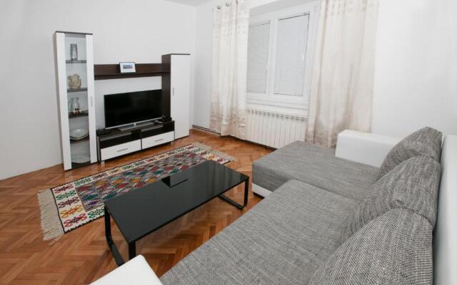 Downtown 3 Bedroom Apartment