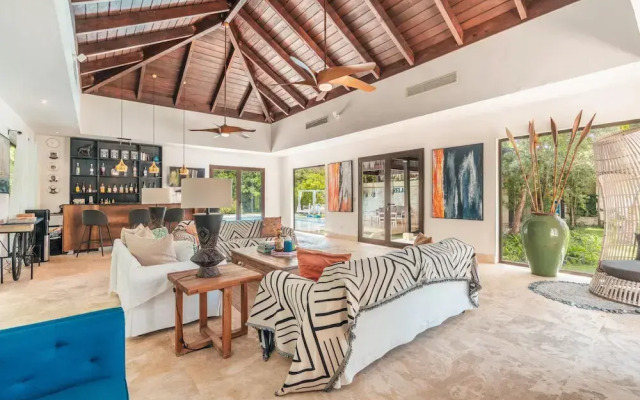 Mesmerizing Villa With Jacuzzi Maid in Cap Cana