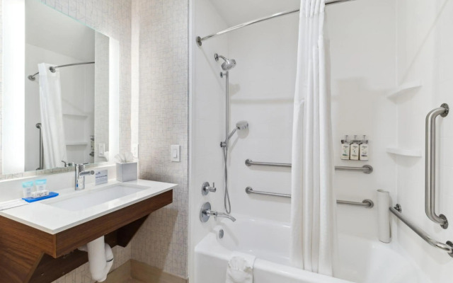 Holiday Inn Express & Suites Mountain View Silicon Valley by IHG
