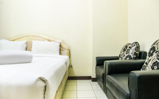 Simply Studio At Green Park View Apartment