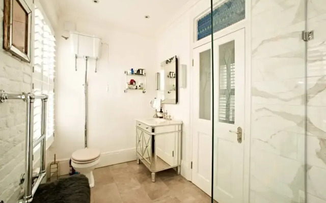 Central London Superb 4 Bedroom 18th Century Townhouse