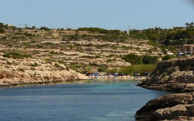 Calamadonna Club Hotel-Resort -Vista Isola dei Conigli