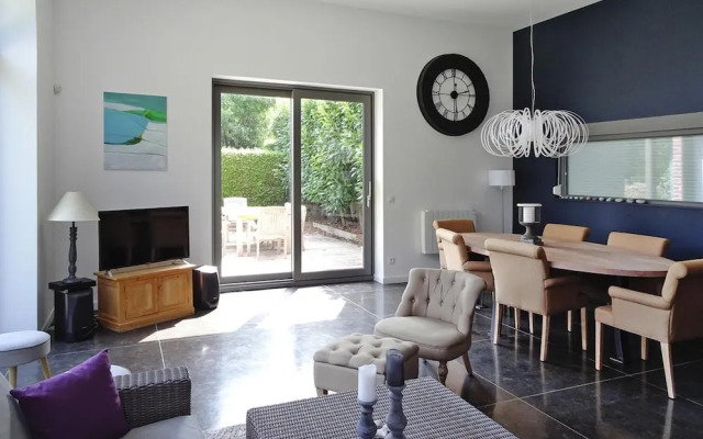 Architectural Villa Near the Coast, Sainte-colombe