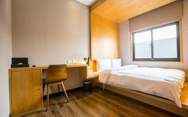 Taichung Easylazy Inn