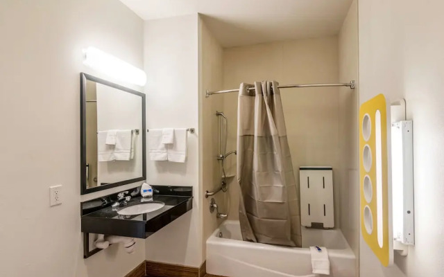 Motel 6 Bell Gardens, CA - Los Angeles