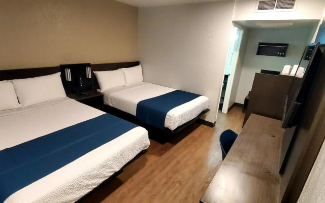 Motel 6 Palmdale, CA