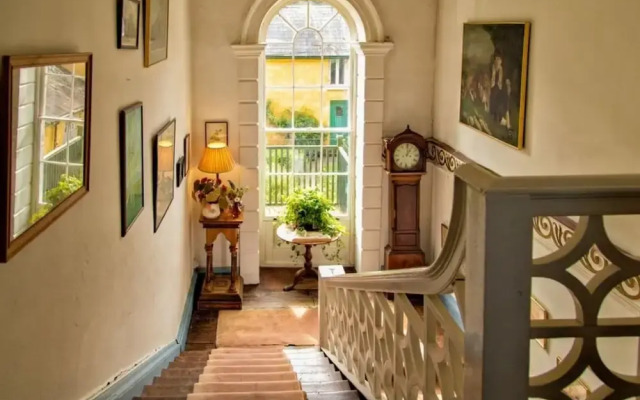 Roundwood House