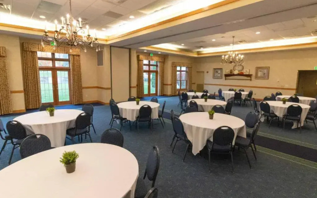 Essenhaus Inn & Conference Center