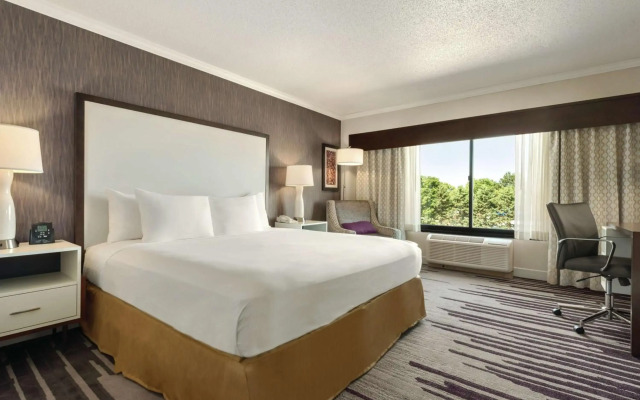 DoubleTree by Hilton Milwaukee - Brookfield