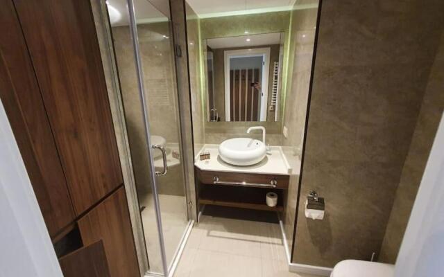 Leo Group BEST STUDIO 2517 Alliance Palace