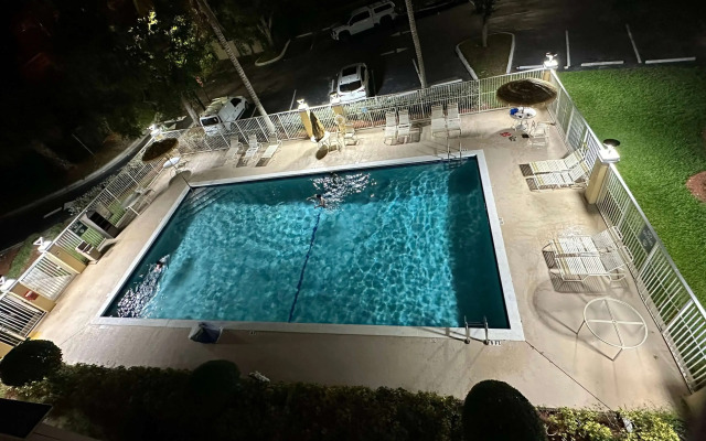La Quinta Inn & Suites by Wyndham Sawgrass