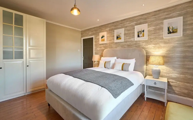 Host Stay Louvaine House