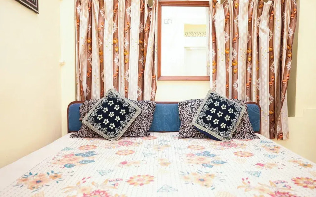 Nukkad Guest House Near City Palace Udaipur