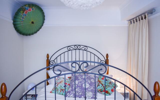 Vibrant and Quirky Garden Flat Central Brighton