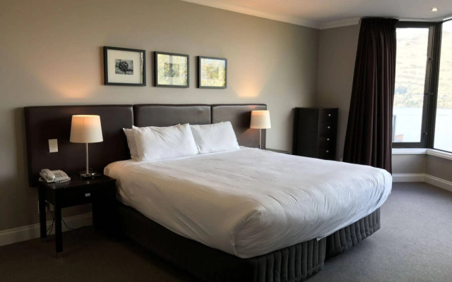 Luxury Lake Suites – Guest Rooms – Queenstown
