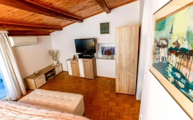 Apartments Pyros