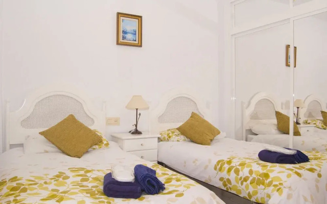 Spacious 2 bed holiday apartment in Calahonda