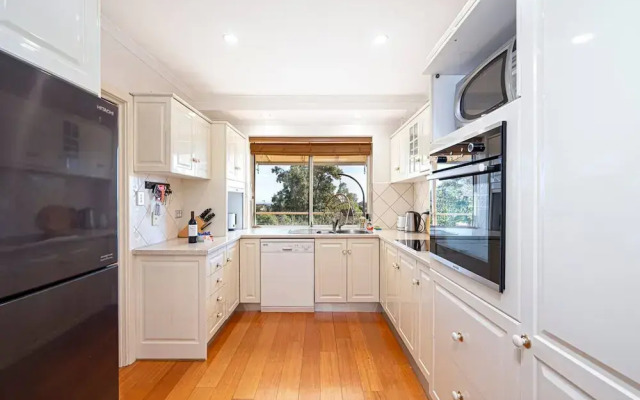 Cityscape Charm in Wattle Park