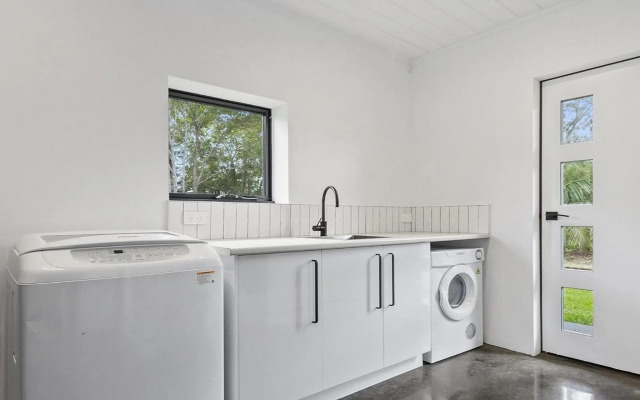 Horizons at Currarong - architecturally designed beach house