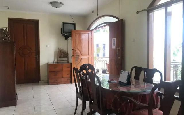 OYO 90094 Gayatri Residence