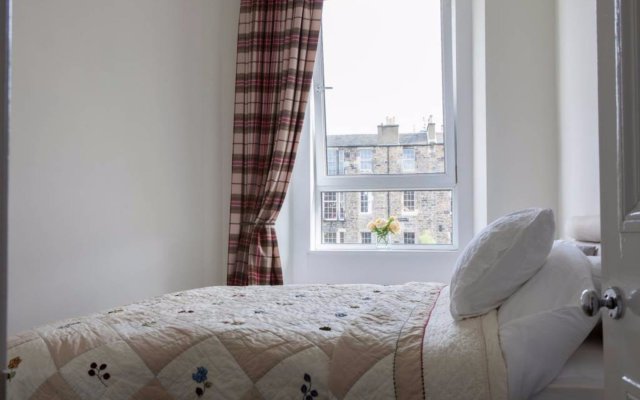 1 Bedroom Apartment In Edinburgh&#39;s New Town