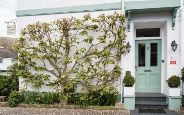 Llety Brynawel Guest House