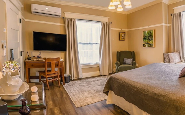 Redtail Suites~orliena Suite ~tesla Station