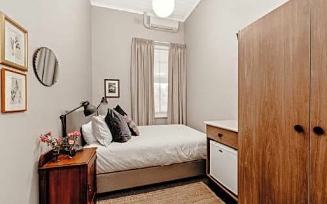 The Commercial Quarters - Room 4-has air conditioning, free WIFI, TV and fridge