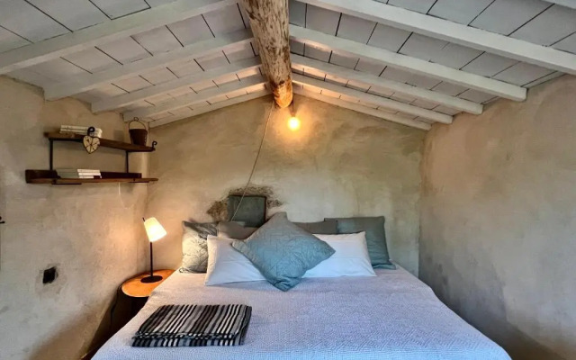 Camillette 2. Cabanon charmant face au Luberon.