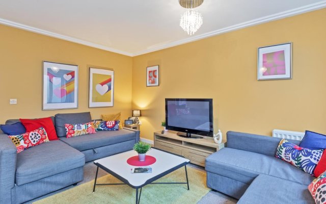 Central Big House | Large Group House | 4 Bedrooms 3 Bathrooms | Roof Terrace | City Centre