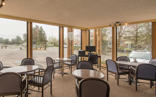 Rodeway Inn & Suites Portland