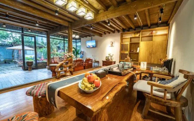 Yixing Thatched Cottage Inn (Lijiang Old Town Dashuiche Branch)