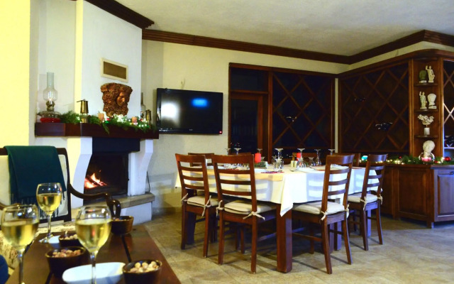 Ada Bacchus Hotel