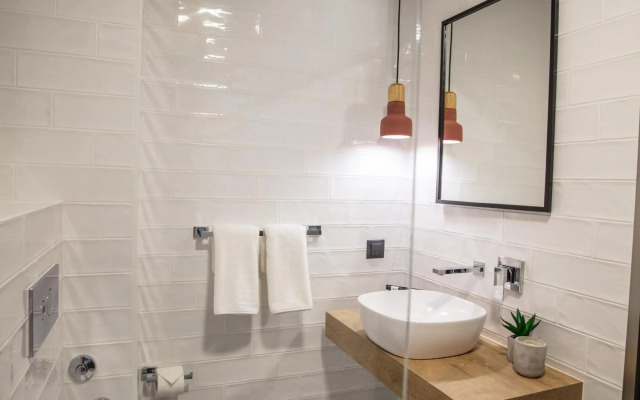Reverence Hotel