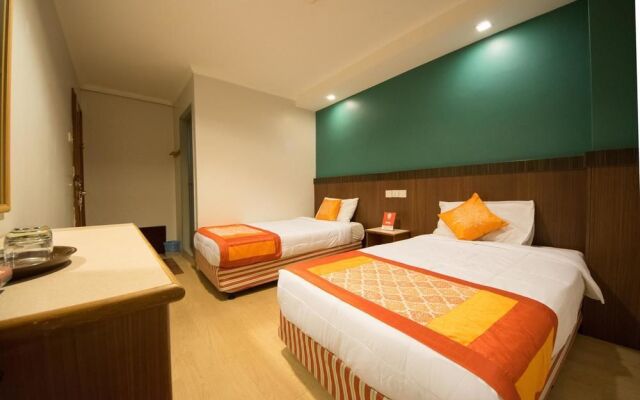 OYO 111 Hotel China Town Inn