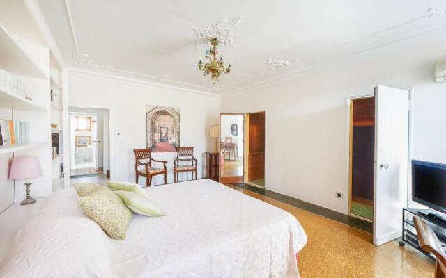 Ca' Fenice, charming apartment in San Marco, sleep 7